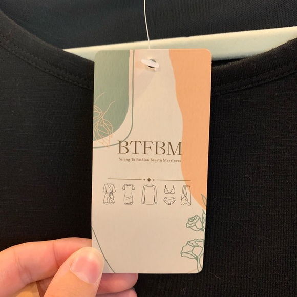 Short Black Dress with Side Ruched Cinch NWT - Picture 4 of 8